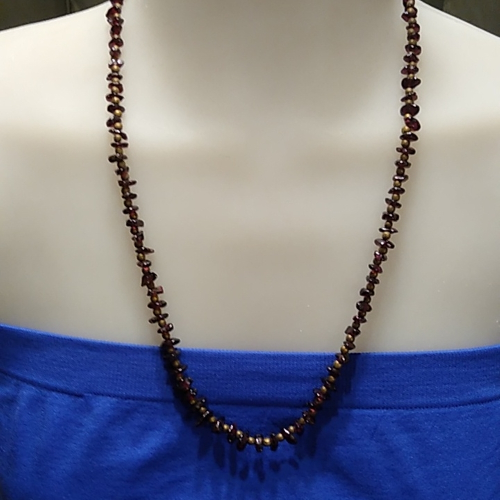 VINTAGE BEAD AND CHIP NECKLACE